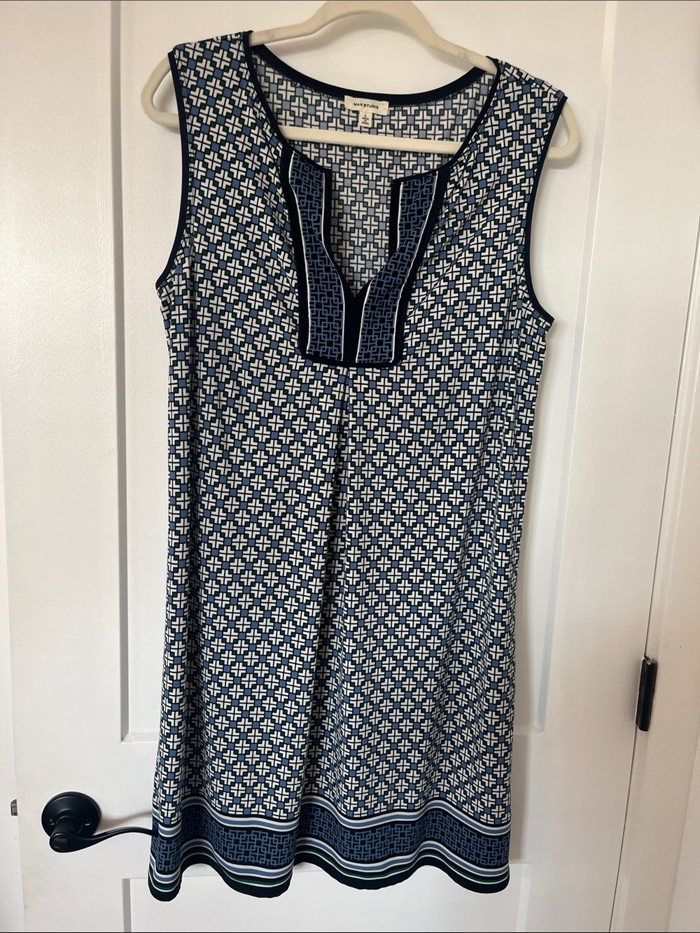 Max Studio Navy and White Geometric Sleeveless Shift Dress